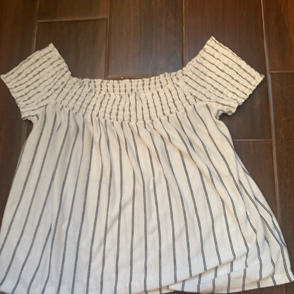 american eagle off the shoulder top - Picture 1 of 1